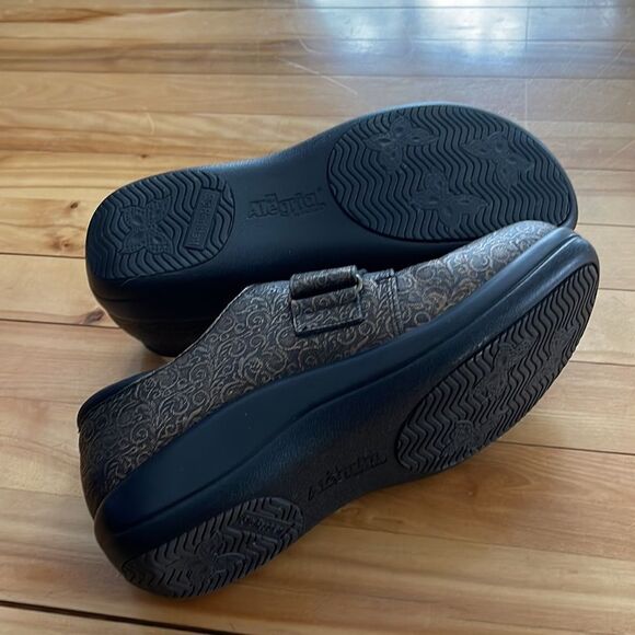 Alegria Joleen Bronze Swirl leather slip on shoe. Belted button forefoot Size 37 - Picture 6 of 8